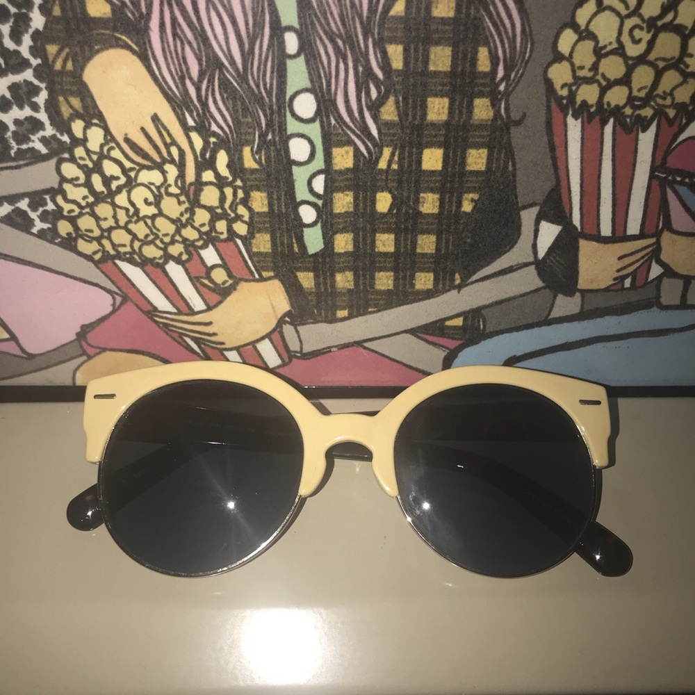 1/2 Nude Sunnies